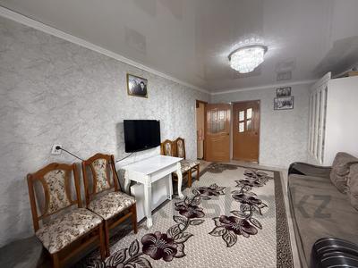 3-комнатная квартира · 60 м² · 4/5 этаж, Майкудук, 15й микрорайон за 11.8 млн ₸ в Караганде, Алихана Бокейханова р-н