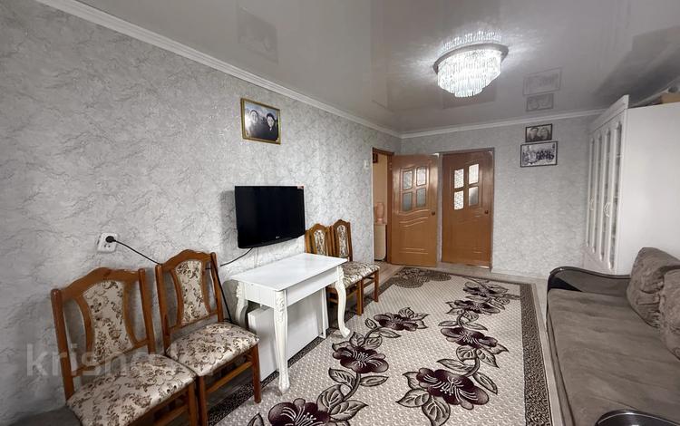 3-комнатная квартира · 60 м² · 4/5 этаж, Майкудук, 15й микрорайон за 11.8 млн ₸ в Караганде, Алихана Бокейханова р-н — фото 2
