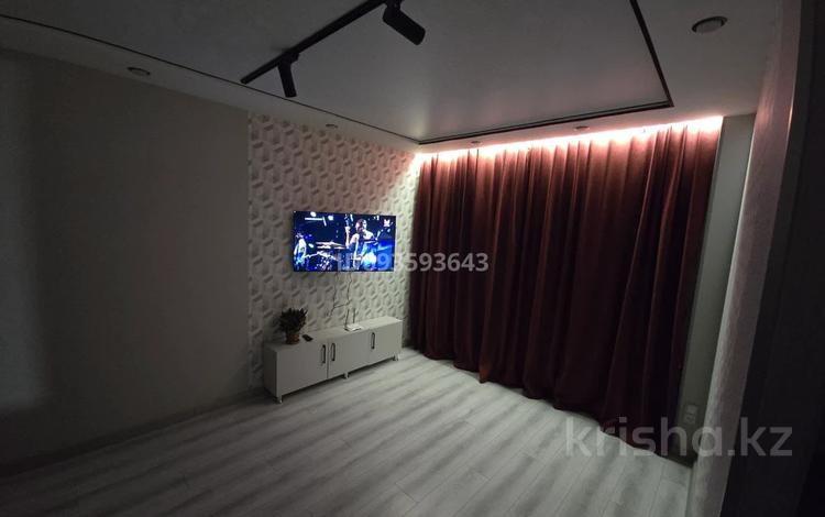 1-комнатная квартира · 35 м² · 4/5 этаж, мкр Новый Город Гоголя 64 за 15 000 ₸ в Караганде, Казыбек би р-н — фото 2