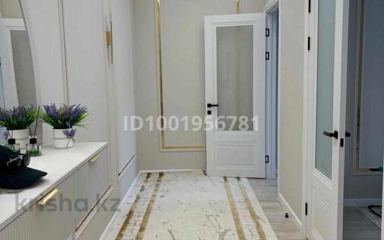 2-бөлмелі пәтер · 80 м² · 4/9 қабат, 16-й мкр 14 — Трк Актау, бағасы: 30.5 млн ₸ — фото 2