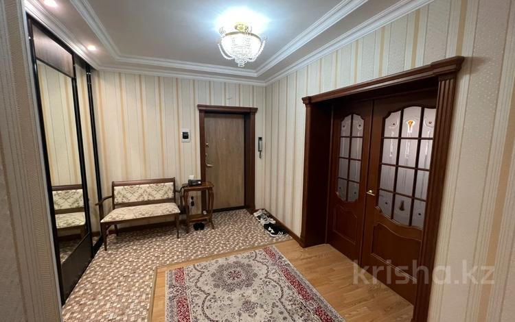 4-комнатная квартира, 185.6 м², 3/5 этаж, Батыс-2