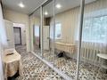 Отдельный дом · 6 комнат · 220 м² · 10 сот., мкр Кунгей , ул. Иглик би 16 за 89.9 млн ₸ в Караганде, Казыбек би р-н — фото 5