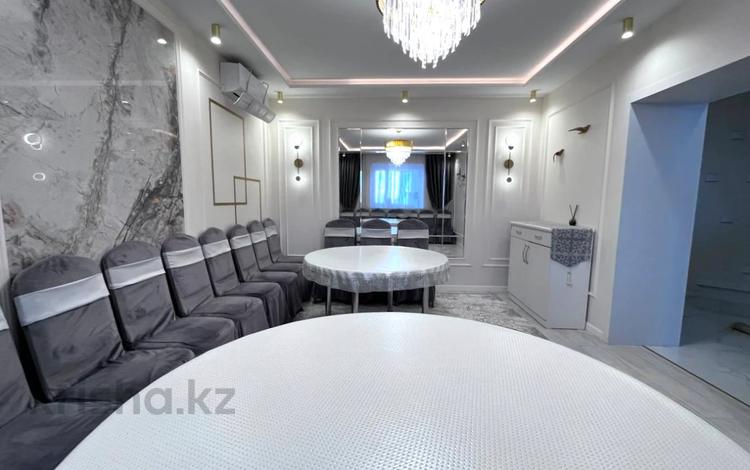 Отдельный дом · 6 комнат · 220 м² · 10 сот., мкр Кунгей , ул. Иглик би 16 за 89.9 млн ₸ в Караганде, Казыбек би р-н — фото 34