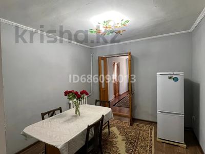 Отдельный дом · 5 комнат · 137 м² · 4.5 сот., Аксу 68А — Возле ПАРКА ПОБЕДЫ, пересечение ул.Тауке Хан за 40 млн ₸ в Шымкенте, Енбекшинский р-н