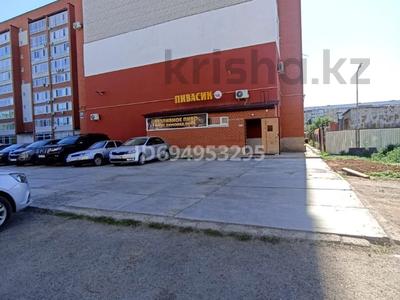 Дүкендер мен бутиктер · 65 м², бағасы: 18.5 млн 〒 в Уральске, мкр Кадыра Мырза-Али