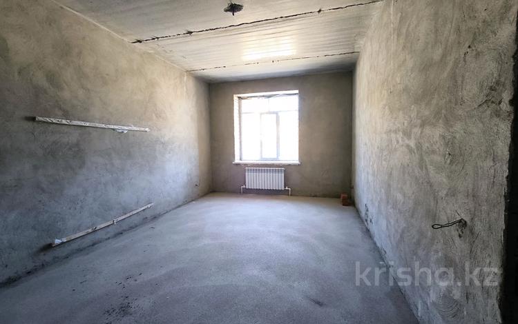 2-бөлмелі пәтер · 81.8 м² · 2/5 қабат, мкр. Алтын орда, Саздинское лесничество, бағасы: 28.8 млн ₸ в Актобе — фото 2