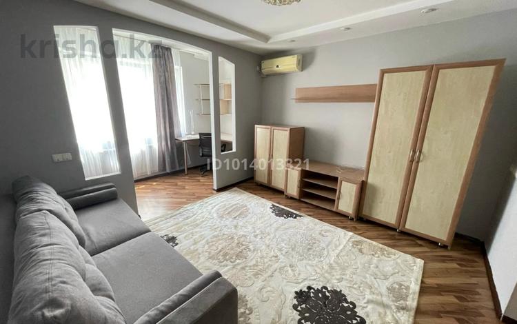 1-комнатная квартира · 50 м² · 6/12 этаж, мкр Жетысу-3, Абая 55 за 250 000 ₸ в Алматы, Ауэзовский р-н — фото 3