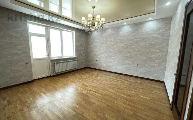 4-комнатная квартира · 166.5 м² · 8/10 этаж, Достык 14 за 90 млн 〒 в Астане, Есильский р-н — фото 2