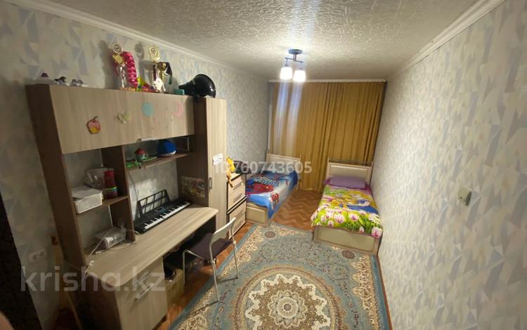 2-комнатная квартира · 46 м² · 5/5 этаж, Майкудук, 18й микрорайон 29 — Магазин Светофор за 10.5 млн 〒 в Караганде, Алихана Бокейханова р-н — фото 2