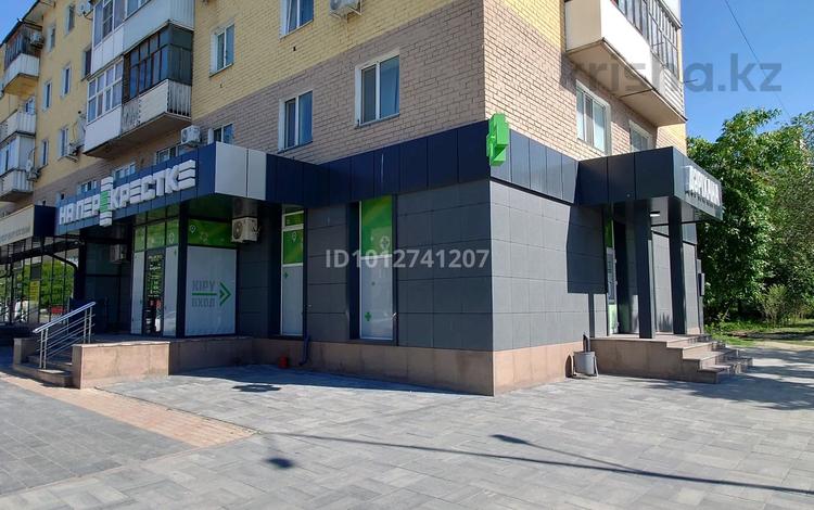 Магазины и бутики, кабинеты и рабочие места · 30 м² за 330 000 ₸ в Костанае — фото 2