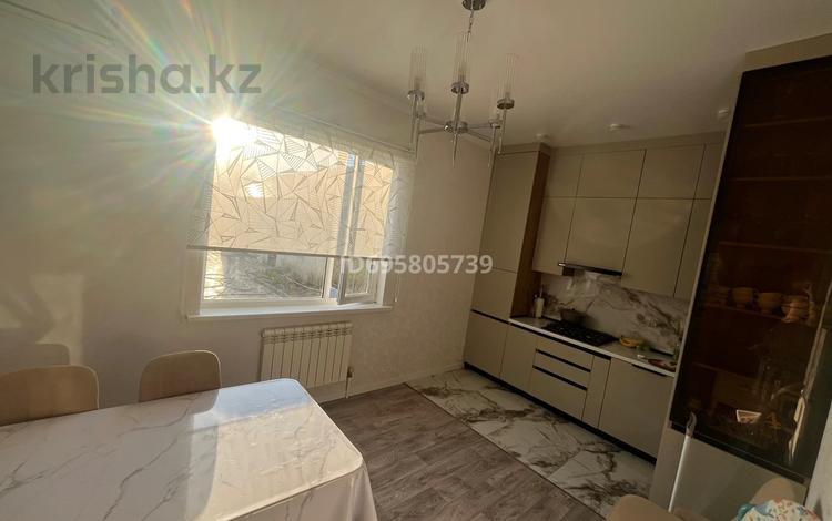 Отдельный дом · 3 комнаты · 185 м² · 15 сот., С/к швейник — Нк перекрестке ул. Жанкожа батыра и Нокина за 30 млн 〒 в Актобе, мкр. Курмыш — фото 2