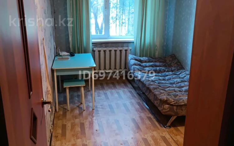 3-комнатная квартира, 63 м², 1/5 этаж помесячно, Майкудук, 16й микрорайон 49 за 90 000 〒 в Караганде, Алихана Бокейханова р-н — фото 2