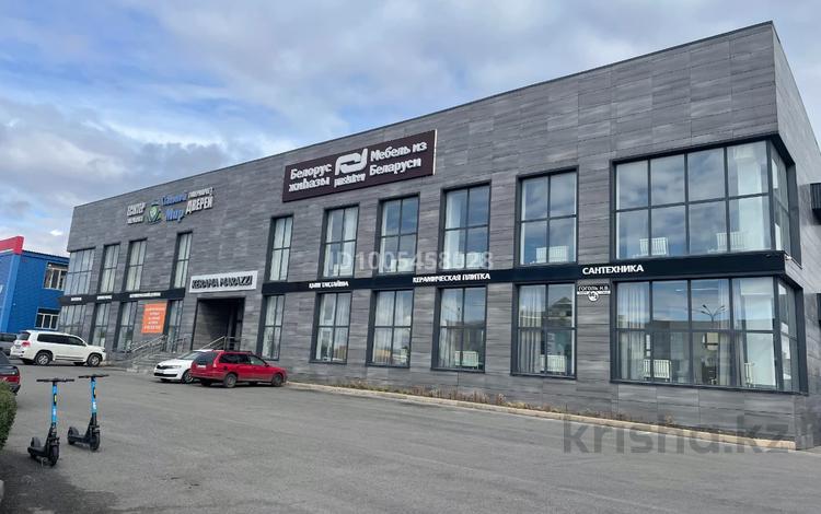 Свободное назначение, магазины и бутики, кабинеты и рабочие места · 400 м² за ~ 2 млн 〒 в Караганде, Казыбек би р-н — фото 2
