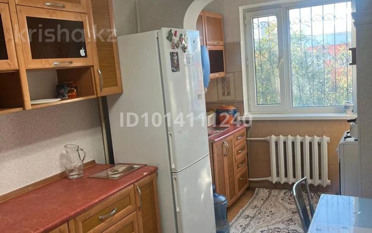 3-бөлмелі пәтер · 68.1 м² · 4/5 қабат, Әйтеке би 27 — Площадь жанында орналасқан, бағасы: 17.5 млн ₸ в  — фото 2