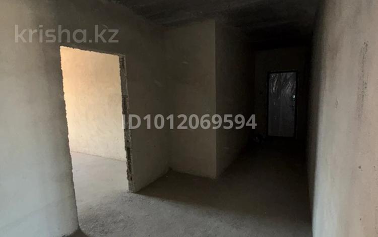 2-бөлмелі пәтер · 82 м² · 5/6 қабат, ул. Кеменгер, бағасы: 30 млн ₸ в Уральске — фото 2