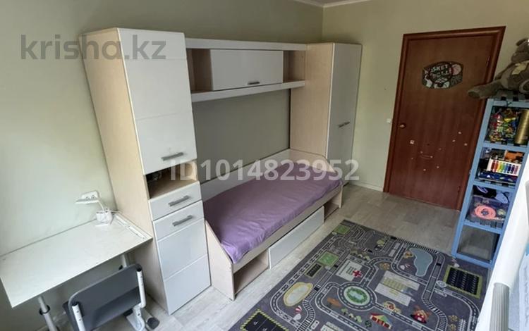 4-комнатная квартира · 62 м² · 2/5 этаж, Абая 52 за 200 000 ₸ в Уральске, мкр Школьник — фото 2