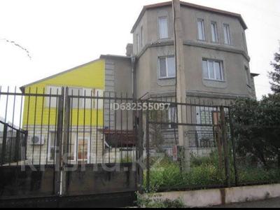 Аренда домов или дач в Карагандинской обл.: Отдельный дом · 9 комнат · 650 м², Шахтерский за 1.2 млн 〒 Отдельный дом · 9 комнат · 650 м², Шахтерский за 1.2 млн 〒 в Караганде, Алихана Бокейханова р-н