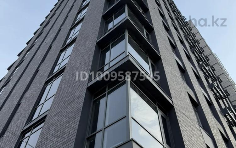 2-комнатная квартира · 68 м² · 13 этаж, Ержанова 63/2 за 40 млн 〒 в Караганде, Казыбек би р-н — фото 2