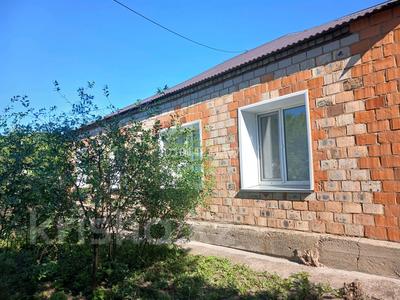 Отдельный дом · 4 комнаты · 98 м² · 1000 сот., Құлеке батыр 76 — 1-2 школа за 15 млн ₸ в Сергеевке