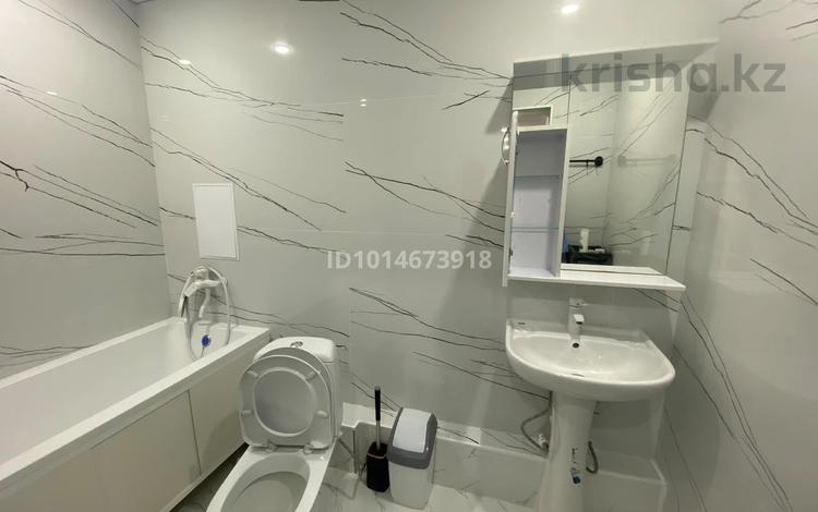 3-бөлмелі пәтер · 90 м² · 2/5 қабат, Центральный ш/а., Азаттык 71, бағасы: 300 000 ₸ в Атырау, мкр Центральный — фото 2