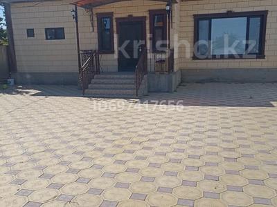 Отдельный дом · 5 комнат · 280 м² · 10 сот., мкр Атырау, Дендер 31 за 800 000 ₸