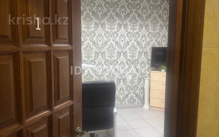 1 комната · 20 м² · 1 этаж, Абая 132 за 88 000 〒 в Костанае — фото 2