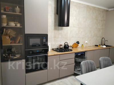 3-комнатная квартира · 95.5 м² · 2/9 этаж, мкр Жана Орда, Самал 72/4 — 10 мкр , школа ГЭН за 46 млн 〒 в Уральске