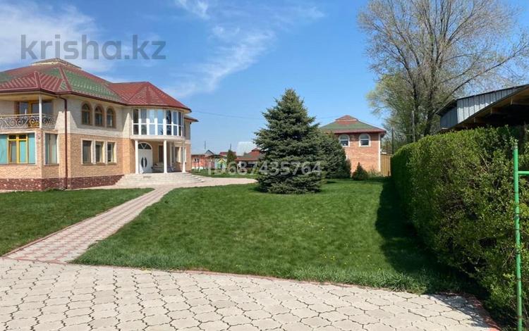 Жеке үй • 7 бөлмелер • 700 м² • тәулік бойы, Косбасарова 12, бағасы: 1.5 млн 〒 в Умбетали — фото 4