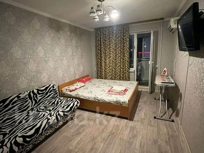 1-бөлмелі пәтер, 42 м², 4/10 қабат тәулігіне, мкр 11 100, бағасы: 10 000 〒 в Актобе, мкр 11