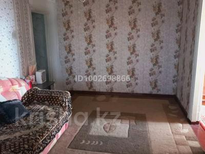 4-комнатная квартира · 60 м² · 3/5 этаж, Майкудук, Майкудук, 16й микрорайон 22 за 11.5 млн ₸ в Караганде, Алихана Бокейханова р-н