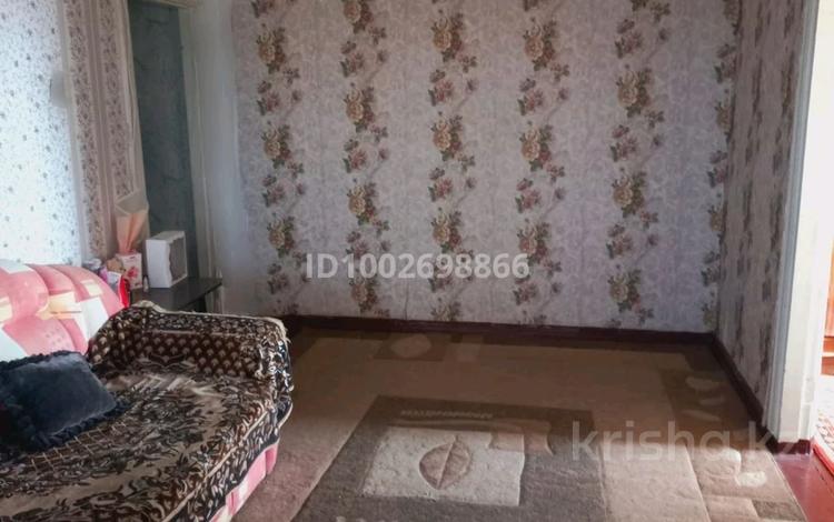4-комнатная квартира · 60 м² · 3/5 этаж, Майкудук, Майкудук, 16й микрорайон 22 за 11.5 млн ₸ в Караганде, Алихана Бокейханова р-н — фото 2