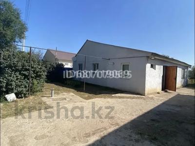 Часть дома · 3 комнаты · 120 м² · 9 сот., мкр Азаулы, Тепличная 15 — Поселка Мичурина за 30 млн 〒 в Уральске