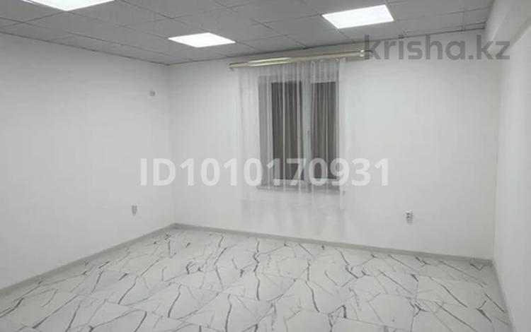 Еркін, кеңселер, дүкендер мен бутиктер, қоғамдық тамақтану орны, сұлулық салондары, фитнес және спорт, медорталықтар мен дәріханалар, білім орталықтары, кабинеттер және жұмыс орындары, студиялар · 170 м², бағасы: 500 000 〒 в Таразе, мкр Арай-2 — фото 2