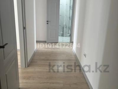 2-комнатная квартира · 67 м² · 2/5 этаж, мкр 12 96а — ЖК Асет( Дом где нарисован портрет Димаша Кудайбергеновна) за 24 млн ₸ в Актобе