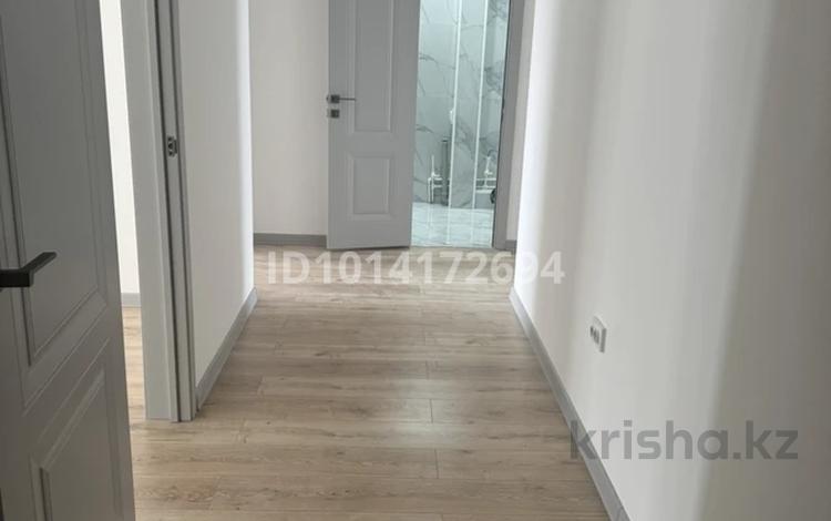 2-комнатная квартира · 67 м² · 2/5 этаж, мкр 12 96а — ЖК Асет( Дом где нарисован портрет Димаша Кудайбергеновна) за 24 млн ₸ в Актобе — фото 2