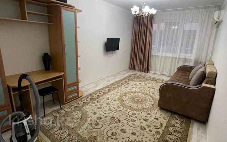 1-комнатная квартира, 32 м², 2/5 этаж, проспект Республики 43А за 14.3 млн 〒 в Шымкенте — фото 2