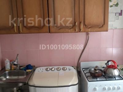 1-комнатная квартира · 34 м² · 1/5 этаж · помесячно, мкр Айгуль 50/1 — Магазин Айгуль на против за 100 000 〒 в Уральске