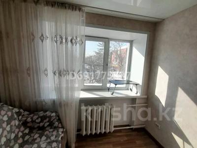 1-комнатная квартира, 16.5 м², 3/6 этаж, Кабанбай Батыра 164 за 6.5 млн 〒 в Усть-Каменогорске