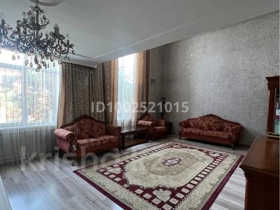 Отдельный дом · 5 комнат · 200 м², мкр Акбулак, Чуланова 28 — Райымбека Момышулы за 1.4 млн 〒 в Алматы, Алатауский р-н