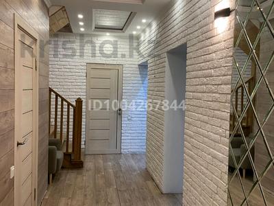 Дом · 4 комнаты · 176 м², мкр Жилгородок, Военный городок 76А — За кафе "Очаг" на Киселева за 45 000 〒 в Актобе