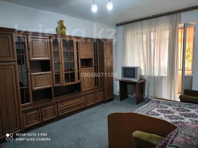 1-комнатная квартира, 45 м², 4/6 этаж помесячно, мкр Мамыр-3 6 за 200 000 〒 в Алматы, Ауэзовский р-н