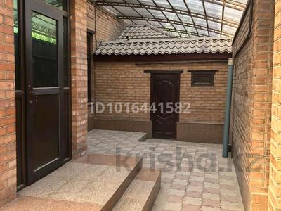 Жеке үй · 5 бөлме · 200 м² · 6 жүзд., Казыбек би 9 а — Хамраева, бағасы: 1 млн ₸ в 