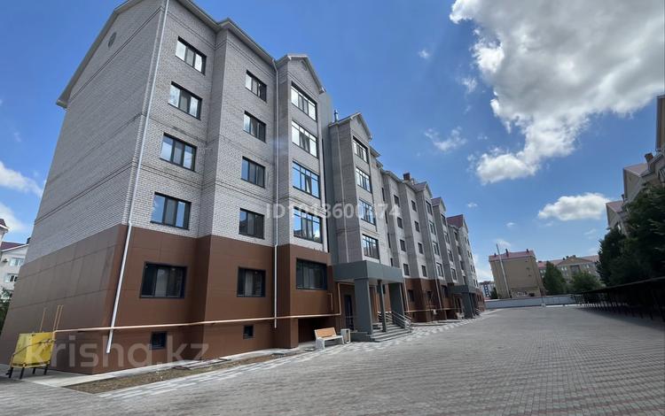 5-бөлмелі пәтер · 235 м² · 2/5 қабат, мкр. Алтын орда 8Б, бағасы: 94.2 млн ₸ в Актобе — фото 2