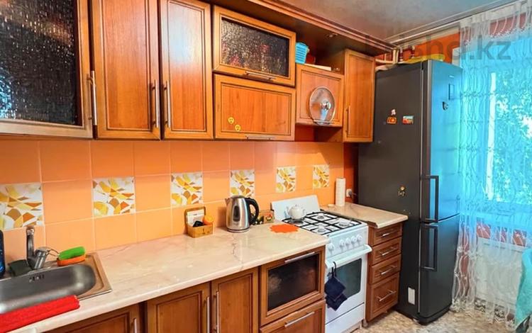 3-комнатная квартира · 60 м² · 2/5 этаж, Егемен Казахстана за 23.4 млн ₸ в Петропавловске — фото 2