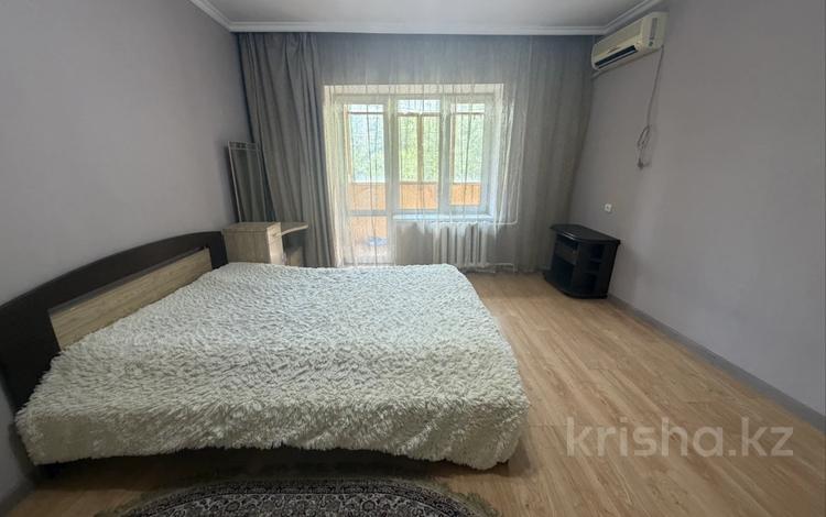 1-комнатная квартира · 40 м² · 4/5 этаж, мкр Самал-2 43 за 320 000 ₸ в Алматы, Медеуский р-н — фото 3