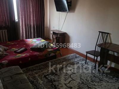 1-комнатная квартира · 50 м² · 3 этаж, мкр Карасу, Айбергенова — Проезжая часть Айбергенова, рядом шымкент плаза за 8 000 ₸ в Шымкенте, Аль-Фарабийский р-н