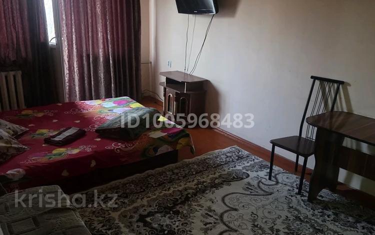 1-комнатная квартира · 50 м² · 3 этаж, мкр Карасу, Айбергенова — Проезжая часть Айбергенова, рядом шымкент плаза за 8 000 ₸ в Шымкенте, Аль-Фарабийский р-н — фото 3