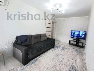 2-комнатная квартира · 69 м² · 4/9 этаж, проспект Назарбаева — проспект Назарбаева ул маншук Маметовой за 15 000 ₸ в Уральске, мкр Школьник