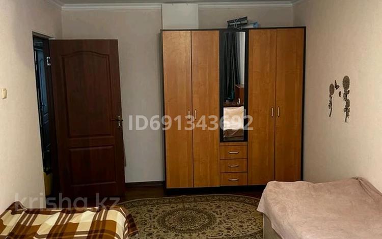 3-комнатная квартира, 75 м², 3/5 этаж помесячно, Бузурбаева — Парк горького