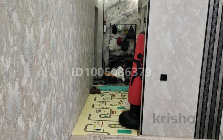 3-комнатная квартира · 56 м² · 1/5 этаж, Майкудук, Майкудук, 12й микрорайон 33 за 22 млн ₸ в Караганде, Алихана Бокейханова р-н — фото 2